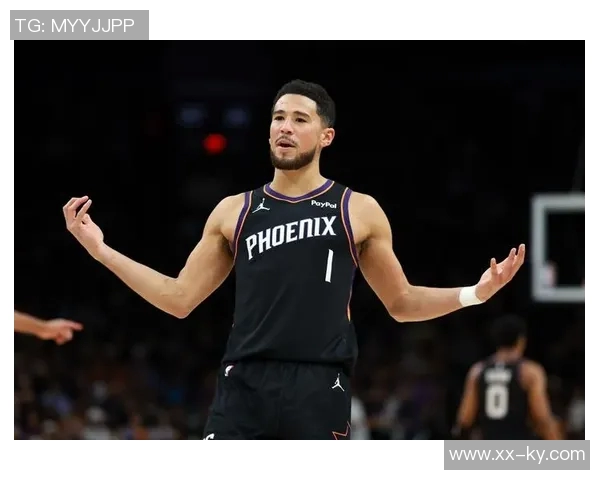 布克全力以赴砍下38分却难救主球队失利表现令人心疼